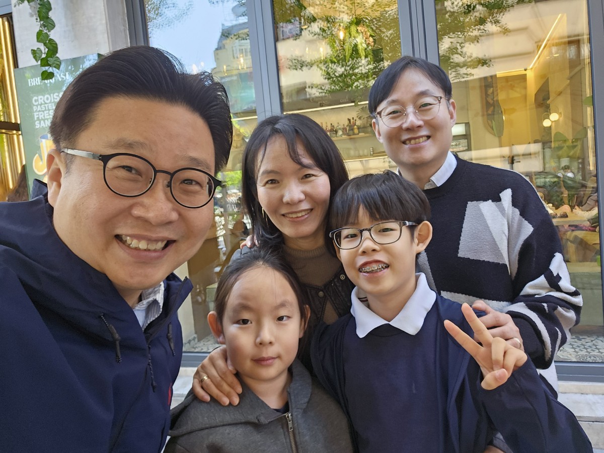 2025.04.19 김남길 배우, 서경덕 교수 후원품 수령